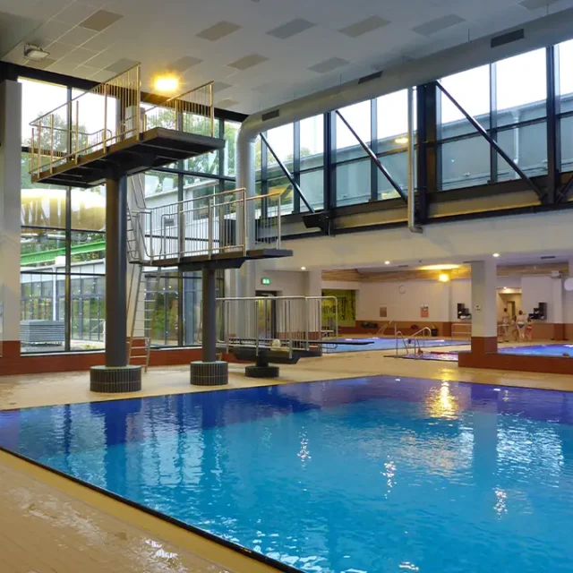 Blick auf den Sprungturm